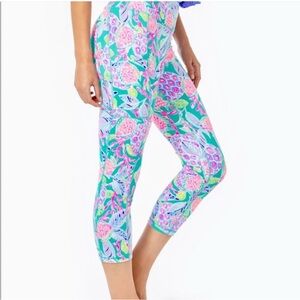 NWT LILLY PULITZER WEEKENDER HIGH RISE CROPS